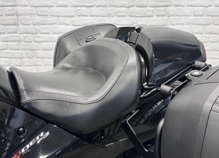 2023 BRP CAN-AM SPYDER F3 SE-6 = SEMI-AUTOMATIQUE + ROTAX 1330 ACE EFI + SEULEMENT 18205 KM + TOUT NOIR + RARE & A1 