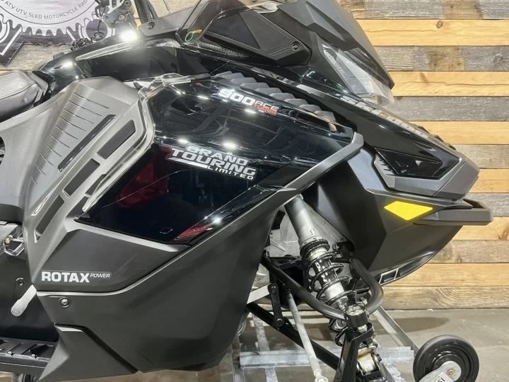 2021 BRP SKI-DOO GRAND TOURING LIMITED 900 ACE TURBO ITC 137'' QUIET DRIVE + 15869 KM + CONDITION A1 