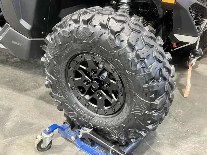 2024 BRP CAN-AM MAVERICK MAX X3 X-DS TURBO RR 200 HP + DPS + 4X4 + 4 PASSAGERS + SEULEMENT 2857 KM 