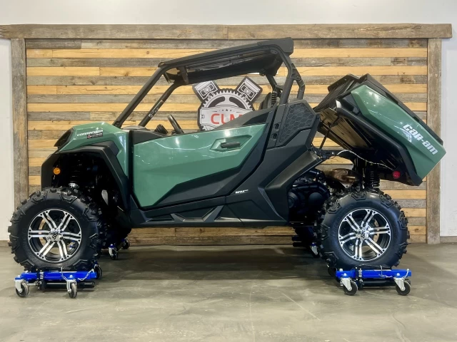 BRP CAN-AM COMMANDER 700 EFI + 4X4 + DPS + MAGS & PNEUS NEUFS + SEULEMENT 2759 KM + RARE & CONDITION A1  2025