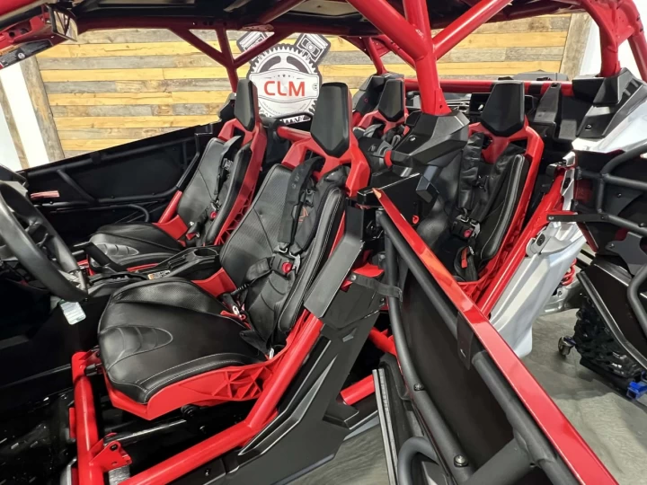 2025 BRP CAN-AM MAVERICK MAX X3 X-RS TURBO ''RR'' 200 H.P + D.P.S + 4X4 + 72'' +4 PASSAGERS + SEULEMENT 1403 KM + RARE & CONDITION A1 