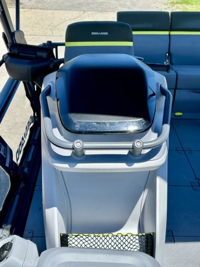2025 BRP SEA-DOO SWITCH 18' EDITION FISH + ROTAX 230 HP + IBR + VTS + IDF + GPS + AUDIO + TOIT BIMINI + REMORQUE + RARE & A1 