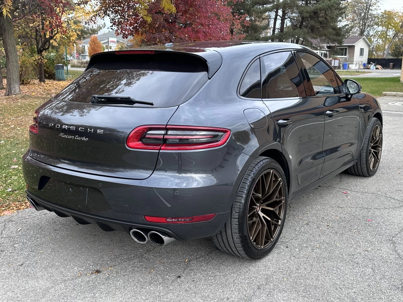 2017 PORSCHE MACAN TURBO + 440 HP AVEC ENS.PERFORMANCE PORSCHE + 4WD + MAGS 21'' + TOUTE ÉQUIPÉE  Image principale