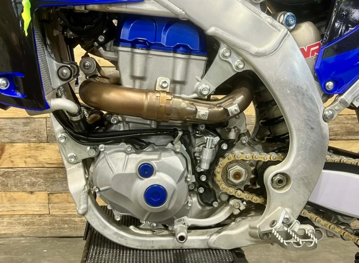 2024 YAMAHA YZ 450F EFI + 4 TEMPS + SEULEMENT 25 HR + LOOK UNIQUE & CONDITION A1 