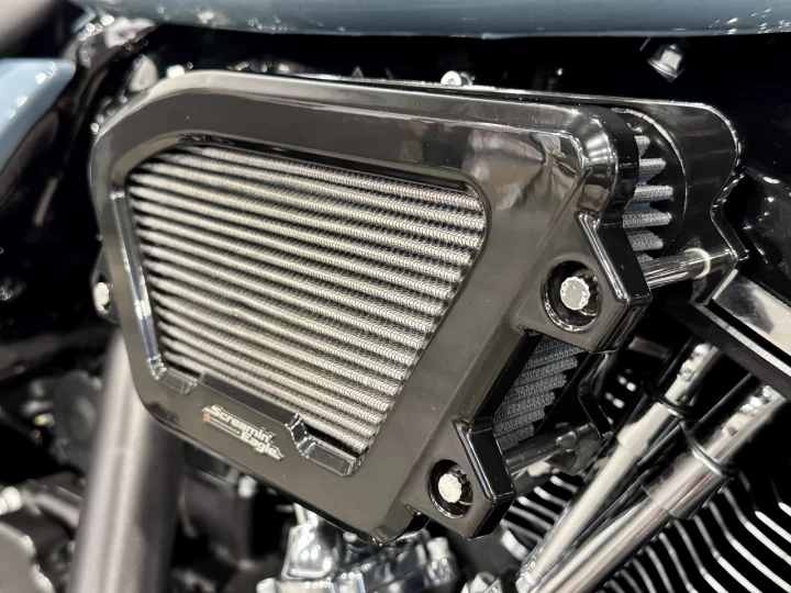 2024 HARLEY DAVIDSON FLTRX ROAD GLIDE 117 c.i = 1923 cc EFI + SEULEMENT 4492 KM + ECRAN 12'' + GARANTIE 2029 + RARE & A1 