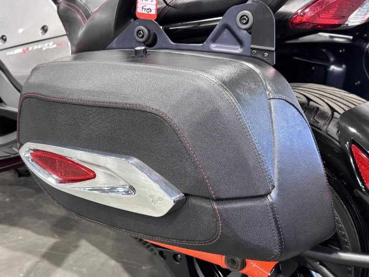 2015 BRP CAN-AM SPYDER F3-S SE-6 (SEMI-AUTOMATIQUE) + ROTAX 1330 cc + FOX + PARE-BRISE + DOSSIER + RARE & A1 