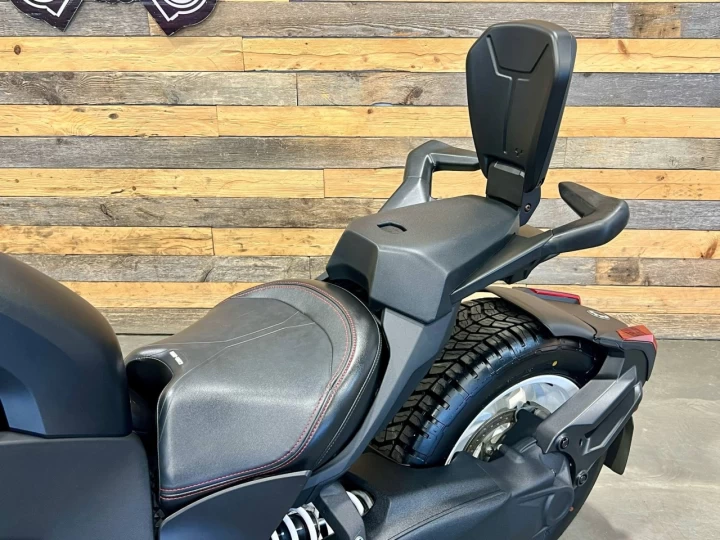 2022 BRP CAN-AM RYKER RALLY 900 + BANC PASSAGER & DOSSIER + PARE-BRISE + AKRAPOVIC + 4385 KM 