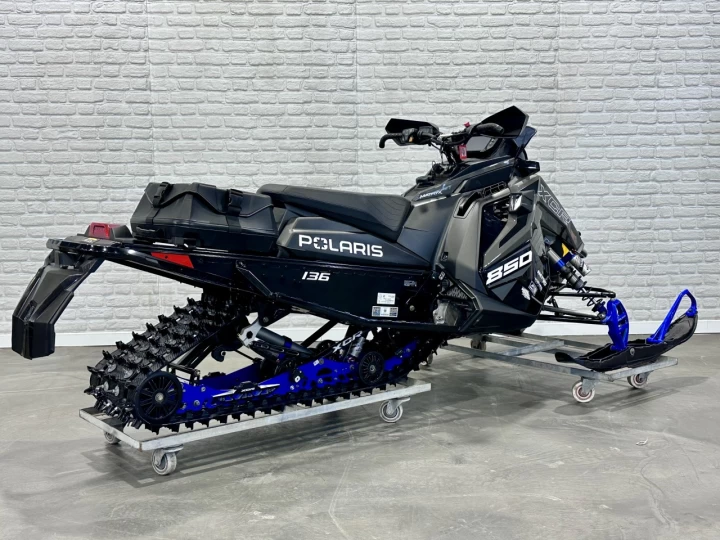 2024 POLARIS INDY XCR 850 MATRYX 136'' + GPS 7'' + SEULEMENT 1740 KM + GARANTIE + RARE & A1 