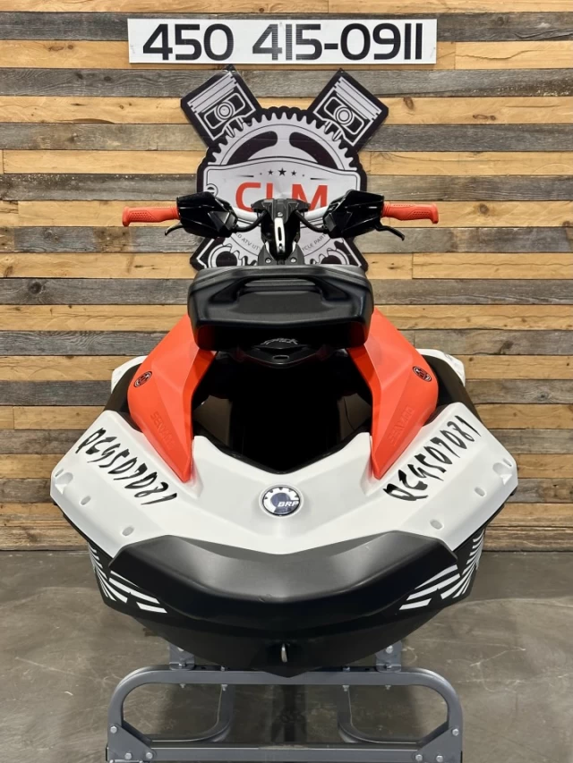 BRP SEA-DOO SPARK TRIXX + IBR + VTS + PREMIUM AUDIO + MODE TRIXX + 12 HR SEULEMENT + COULEURES RARE & A1  2024