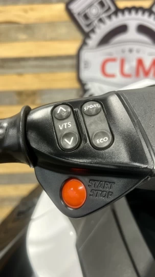 2012 BRP SEA-DOO RXT 260 HP IS = SUSPENSION INTELLIGENTE + SEULEMENT 117 HR + 3 PASSAGERS + MODELE RARE + 