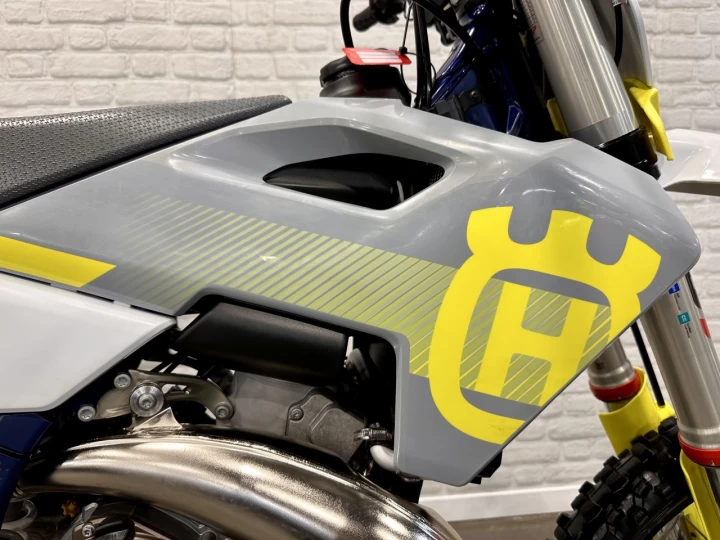 2024 HUSQVARNA TC 250 EFI + 2 TEMPS + MX - MOTOCROSS + SEULEMENT 9. 6 HR + RARE & A1 