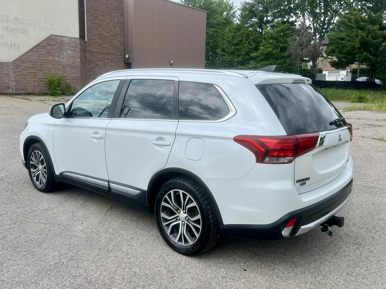 2017 MITSUBISHI OUTLANDER E.S AWD/4X4 + 7 PASSAGERS + CUIR + TOUTE ÉQUIPÉE + A1  Image principale