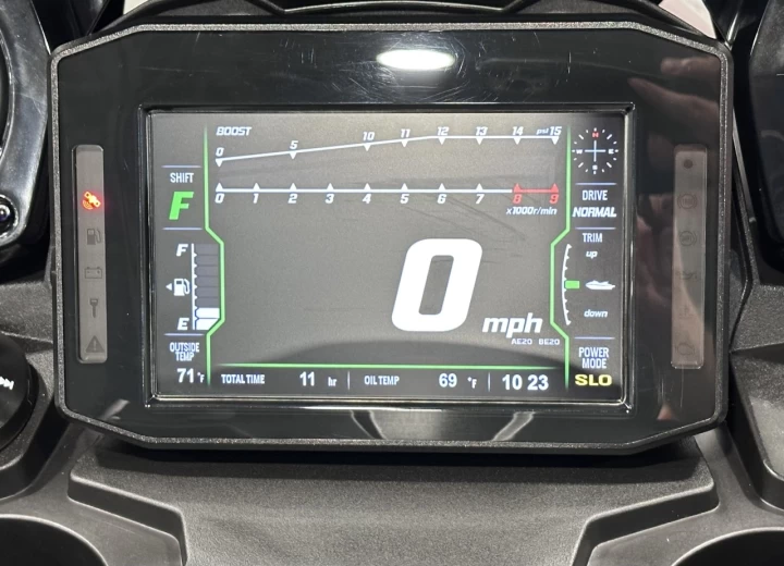 2026 KAWASAKI JET SKI ULTRA 310 LX +JETSOUND AUDIO + SEULEMENT 11 HR + 3 PASSAGERS + TOILE + RARE & A1 