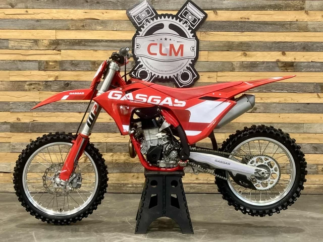 GASGAS MC 450F EFI + 4 TEMPS + MX-MOTOCROSS + SEULEMENT 50 HR + KIT GRAPHIQUE CUSTOM NEUF  2024
