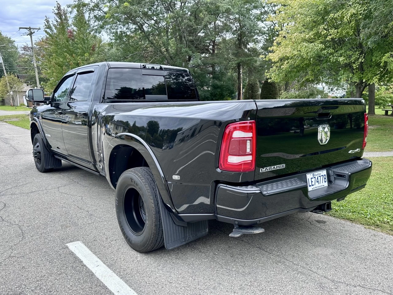 2019 RAM 3500 LARAMIE CUMMINS 6.7L H.O - HIGH OUTPUT + CREW CAB + 4WD + BOITE LONGUE + SUSPENSION A AIR + RARE & A1  Image principale