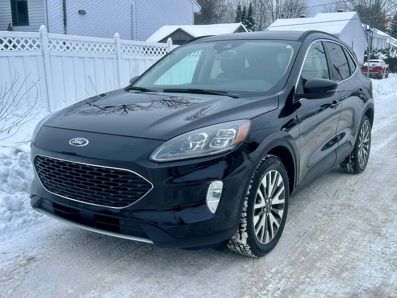 2020 FORD ESCAPE TITANIUM HYBRIDE AWD + 91150 KM + MODELE LUXUEUX & TOUTE ÉQUIPÉE  Image principale