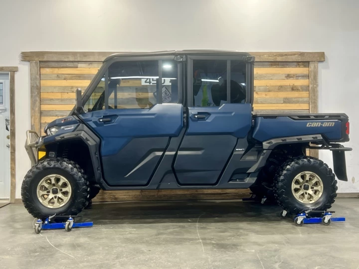 2025 BRP CAN-AM DEFENDER MAX CREW HD-10 LIMITED + 4X4 + DPS + HVAC + AUDIO + 5200 KM + GARANTIE + RARE & A1 