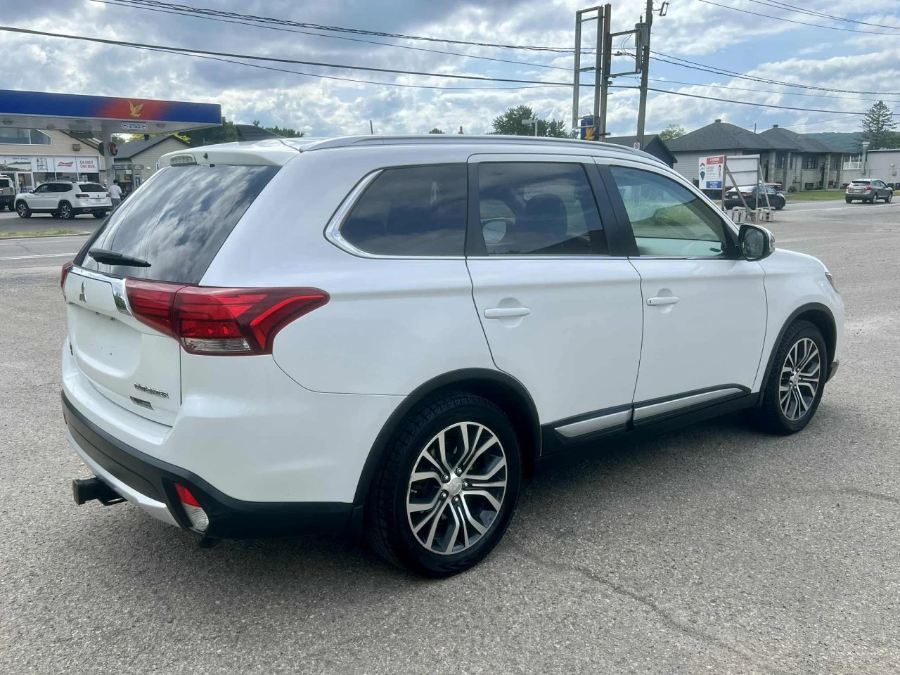 2017 MITSUBISHI OUTLANDER E.S AWD/4X4 + 7 PASSAGERS + CUIR + TOUTE ÉQUIPÉE + A1  Image principale