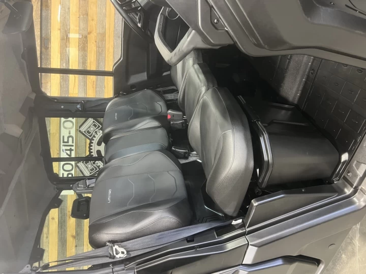 2025 BRP CAN-AM DEFENDER MAX CREW HD-10 LIMITED + 4WD + DPS + 650 KM SEULEMENT + 6 PASSAGERS + TOUTE ÉQUIPÉE+ RARE & A1 