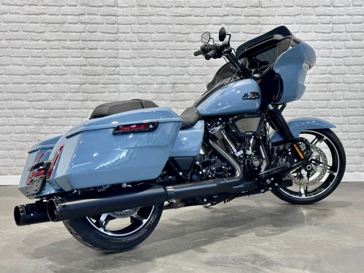 2024 HARLEY DAVIDSON FLTRX ROAD GLIDE 117 c.i = 1923 cc EFI + SEULEMENT 4492 KM + ECRAN 12'' + GARANTIE 2029 + RARE & A1 