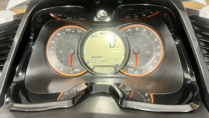 2012 BRP SEA-DOO RXT 260 HP IS = SUSPENSION INTELLIGENTE + SEULEMENT 117 HR + 3 PASSAGERS + MODELE RARE + 