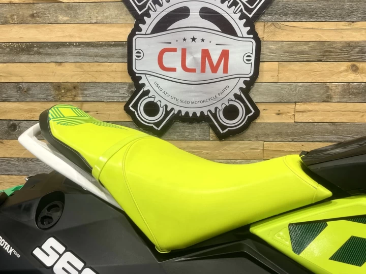 2017 BRP SEA-DOO SPARK TRIXX 2UP + IBR + VTS + SEULEMENT 117 HR + RARE & CONDITION A1 