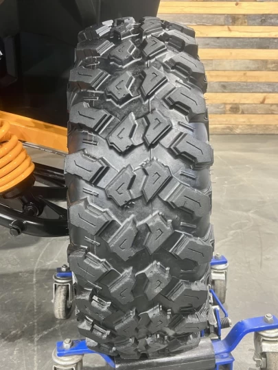 2025 BRP CAN-AM COMMANDER XT-P 1000R EFI + 4WD + DPS + FOX + SEULEMENT 1049 KM + RARE & IMPECCABLE A1 