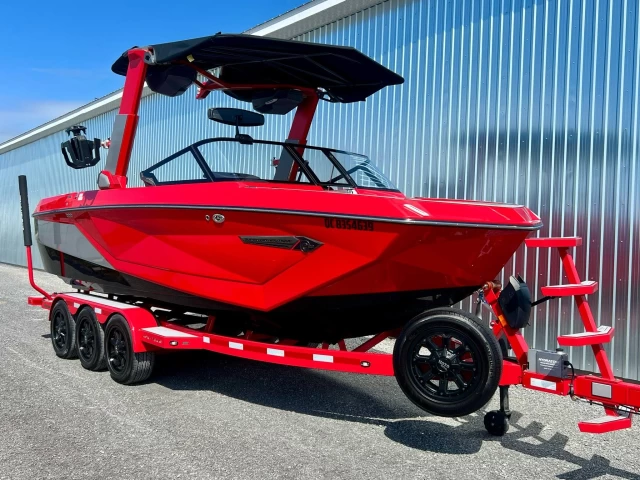 SUPER AIR NAUTIQUE G23 + TOUTES OPTIONS $$$ + REMORQUE DLX + SEULEMENT 105 HR  2022