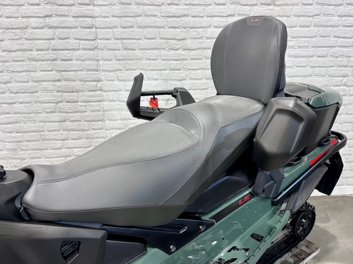 2024 BRP SKI-DOO GRAND TOURING L.E = LIMITED EDITION + ENSEMBLE LUXE + 900 ACE EFI 137'' AIR RIDE + ECRAN 10'' + SEULEMENT 478 KM + RARE & A1 
