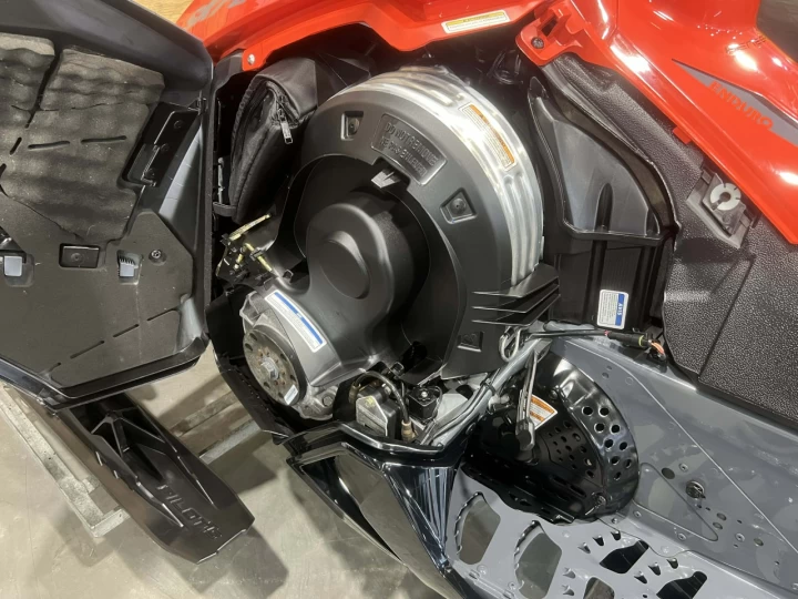 2018 BRP SKI-DOO RENEGADE ENDURO 600 E-TEC 137'' + SUSPENSION A AIR + ROLLERSKI + CONDITION IMPECCABLE A1 