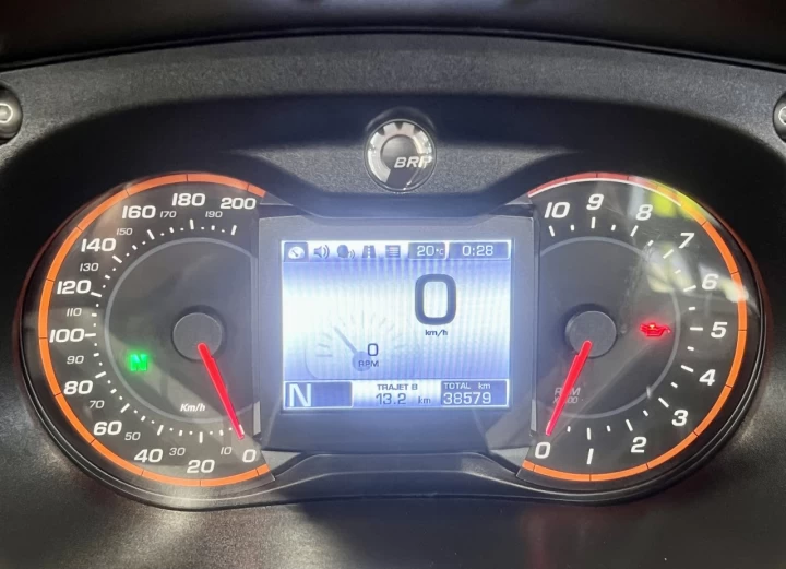 2024 BRP CAN-AM SPYDER RT-S SE-6 (SEMI-AUTOMATIQUE) + ROTAX 1330 EFI + SEULEMENT 38579 KM + RARE & A1 