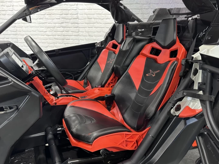 2021 BRP CAN-AM MAVERICK X3 X-RC TURBO + 4WD + DPS + FOX + AUDIO + 64'' + SEULEMENT 3576 KM 