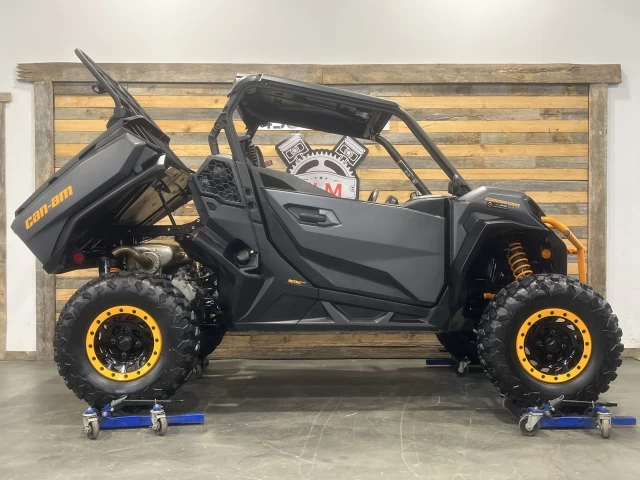 BRP CAN-AM COMMANDER XT-P 1000R EFI + 4WD + DPS + FOX + SEULEMENT 1049 KM + RARE & IMPECCABLE A1  2025