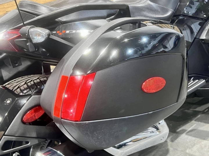 2015 BRP CAN-AM SPYDER ST LIMITED SE-5 (SEMI-AUTOMATIQUE) + BAS KM 26699 KM + GPS + RADIO + SACCOCHE + COULEUR RARE & A1 