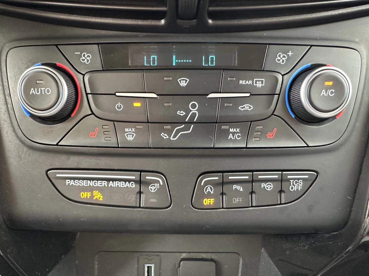 2017 FORD ESCAPE TITANIUM 4WD + 2.0L ECOBOOST + 172524 KM + TOUTE NOIR  Image principale