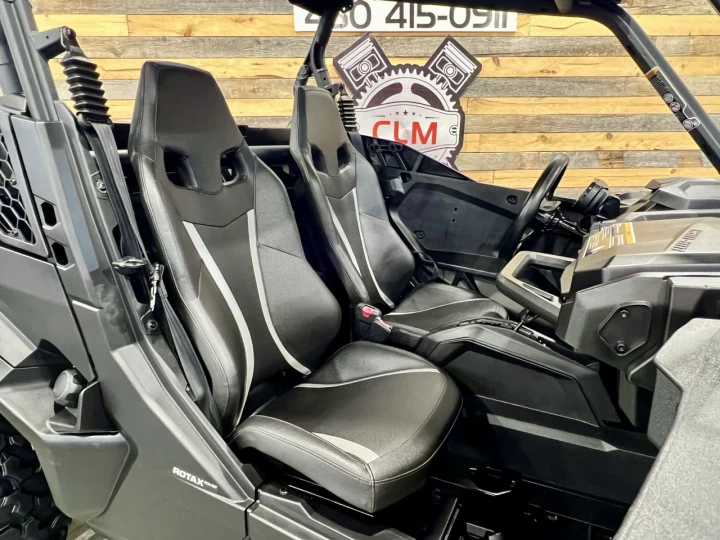 2025 BRP CAN-AM COMMANDER 700 EFI + 4X4 + DPS + BAS KM + 2 X EN INVEMTAIRE 