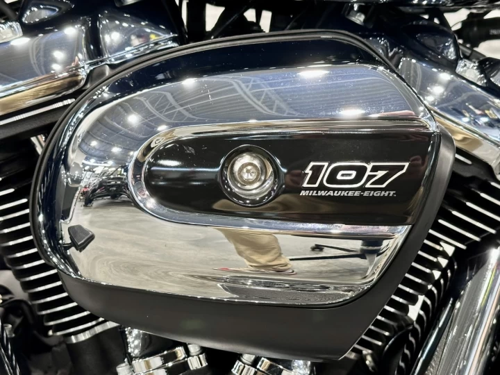 2022 HARLEY DAVIDSON FLHR ROAD KING 107 p.c = 1746 cc EFI + SEULEMENT 29173 KM + RARE & A1 