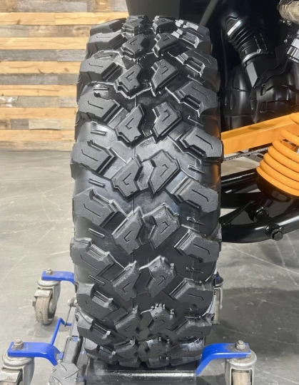 2025 BRP CAN-AM COMMANDER XT-P 1000R EFI + 4WD + DPS + FOX + SEULEMENT 1049 KM + RARE & IMPECCABLE A1 