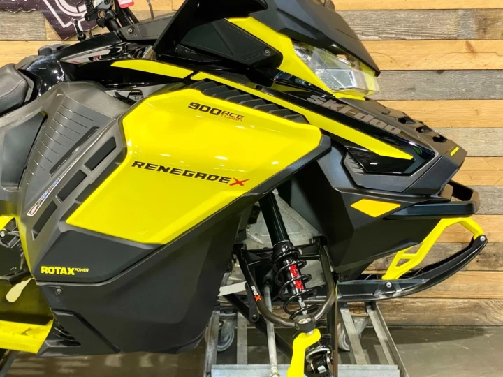 2021 BRP SKI-DOO RENEGADE X 900 ACE EFI TURBO ITC 137'' + REV GEN4 + RAS X + SEULEMENT 7937 KM + RARE & A1 