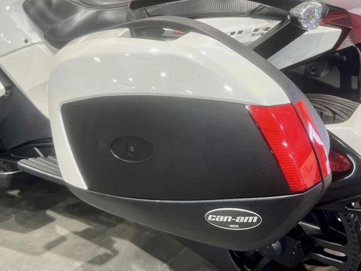 2013 BRP CAN-AM SPYDER ST LIMITED SE-5 (semi-automatique) + RADIO + DOSSIER + VALISE + 52998 KM 