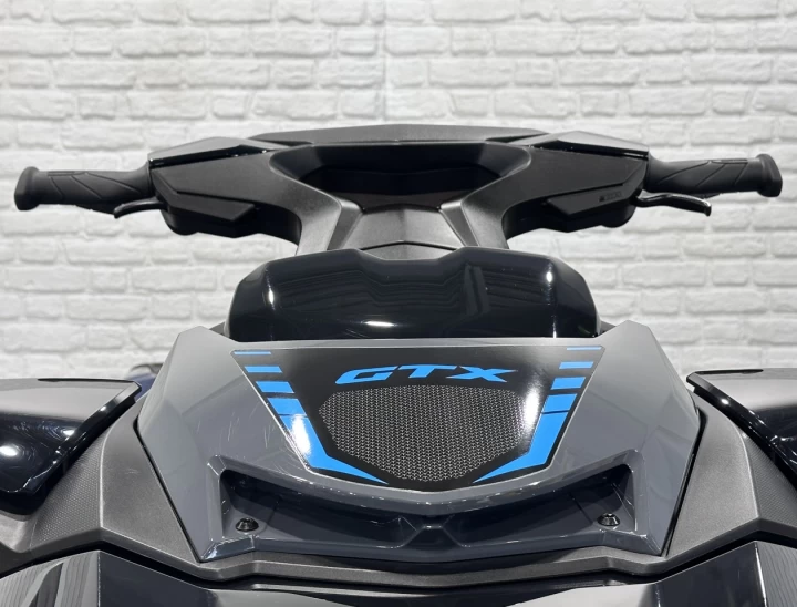 2026 BRP SEA-DOO GTX 230 H.P + IBR + VTS + IDF + ENSEMBLE TECHNOLOGIE + AUDIO + 3 PASSAGERS + 4 HR SEULEMENT + RARE & A1 