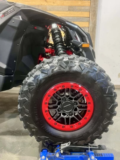 2025 BRP CAN-AM MAVERICK MAX X3 X-RS TURBO ''RR'' 200 H.P + D.P.S + 4X4 + 72'' +4 PASSAGERS + SEULEMENT 1403 KM + RARE & CONDITION A1 