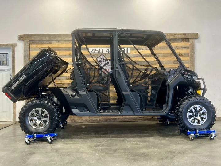 2024 BRP CAN-AM DEFENDER MAX CREW HD-10 ÉDITION LONE STAR + 4WD + DPS + SEULEMENT 10 KM + 6 PASSAGERS + RARE & COMME NEUF 
