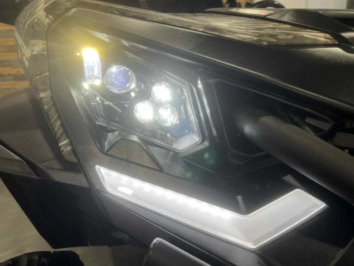 2023 BRP CAN-AM COMMANDER MAX CREW 1000R EFI + 4X4 + DPS + SEULEMENT 154 KM / 17 HR + 4 PASSAGERS + RARE & A1 