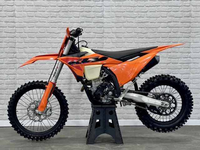 KTM 250 XC-F EFI + 4 TEMPS + SEULEMENT 32 HR + IMPECCABLE & COMME NEUF A1  2025