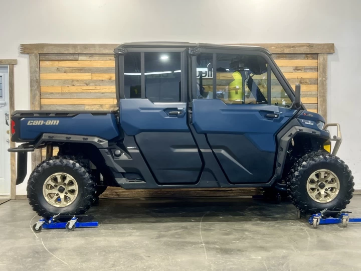 2025 BRP CAN-AM DEFENDER MAX CREW HD-10 LIMITED + 4X4 + DPS + HVAC + AUDIO + 5200 KM + GARANTIE + RARE & A1 