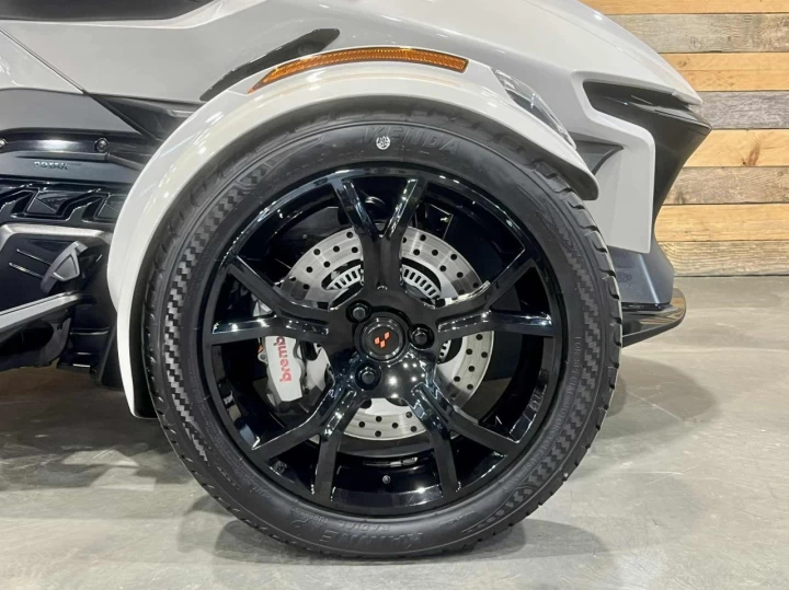 2020 BRP CAN-AM SPYDER RT SE-6 (SEMI-AUTOMATIQUE) + 56770 KM + COULEUR ET MODELE RARE + CONDITION A1 