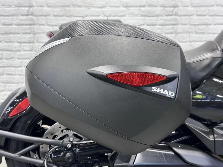 2023 BRP CAN-AM SPYDER F3 SE-6 = SEMI-AUTOMATIQUE + ROTAX 1330 ACE EFI + SEULEMENT 18205 KM + TOUT NOIR + RARE & A1 