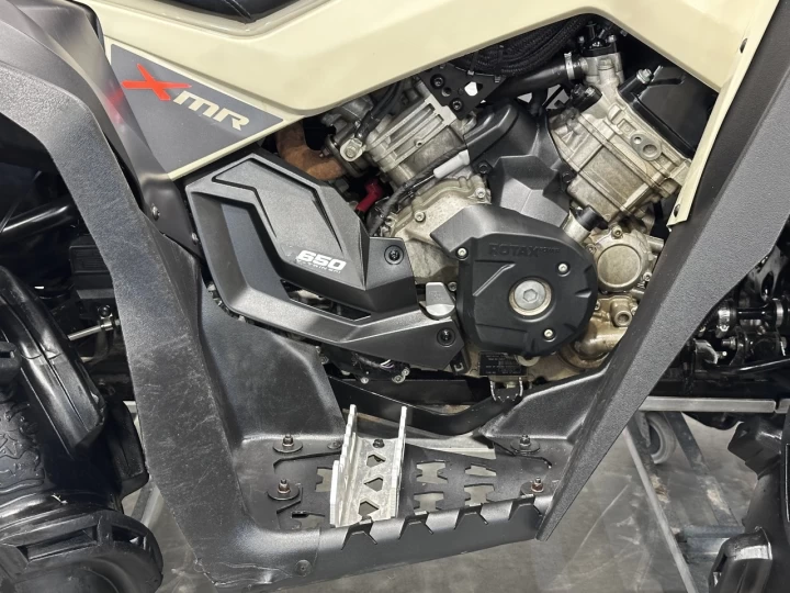 2022 BRP CAN-AM RENEGADE X-MR 650 EFI + 4WD + DPS + FOX + GORILLA 30'' + 2929 KM SEULEMENT + RARE & A1 