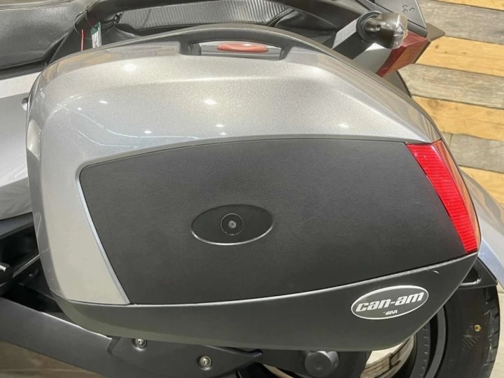 2013 BRP CAN-AM SPYDER ST-S / SE-5 (SEMI-AUTOMATIQUE) + SEULEMENT 30505 KM + CONDITION A1 